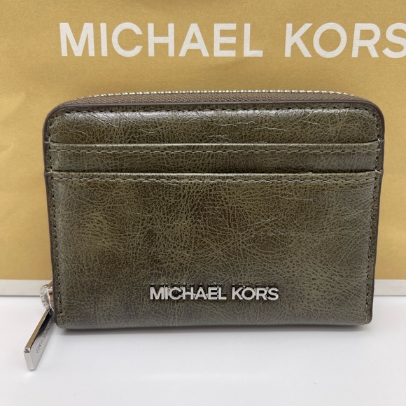 MICHAEL KORS Jet Set Medium Distressed Zip Around Card Case
Olive
NWT - Picture 11 of 16
